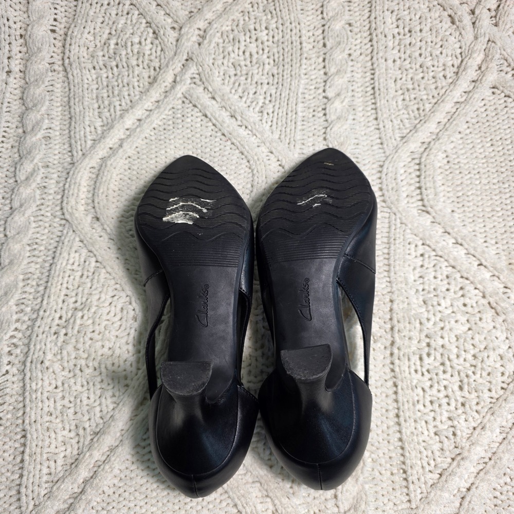 Clarks Kitten Heel Black Leather Pointed Toe Open Side Pump Womens 8 Excellent - Picture 9 of 10